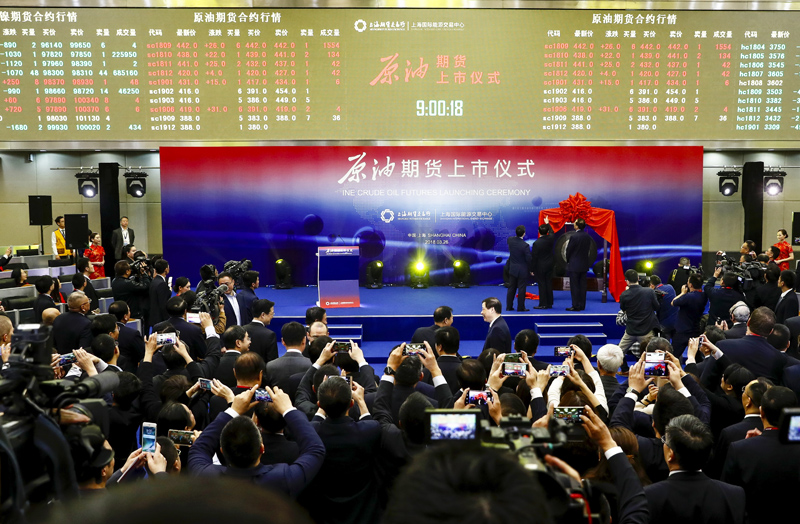 中国原油期货在沪上市交易