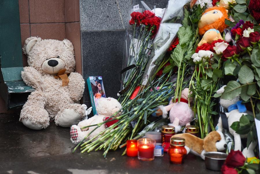 莫斯科民众悼念克麦罗沃火灾遇难者