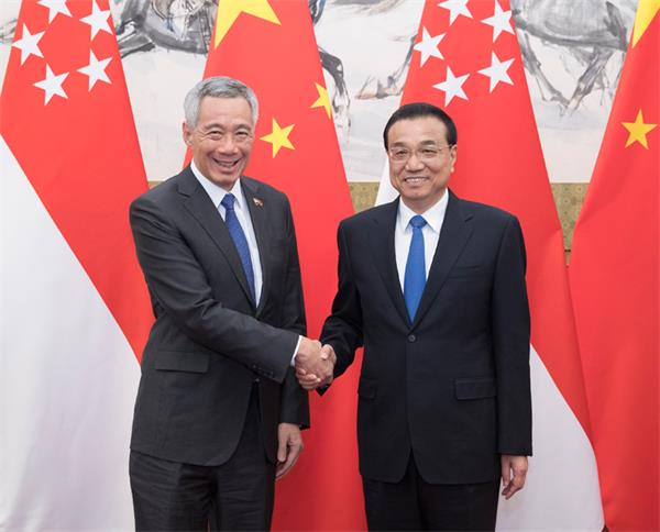 李克强同新加坡总理李显龙举行会谈