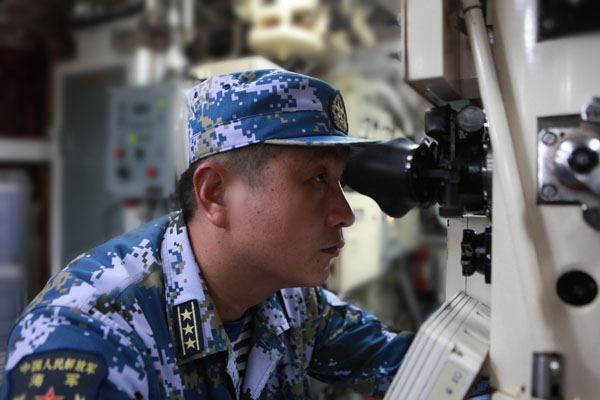 航向：深蓝；目标：打赢——记南海舰队某潜艇支队某艇艇长邓小春