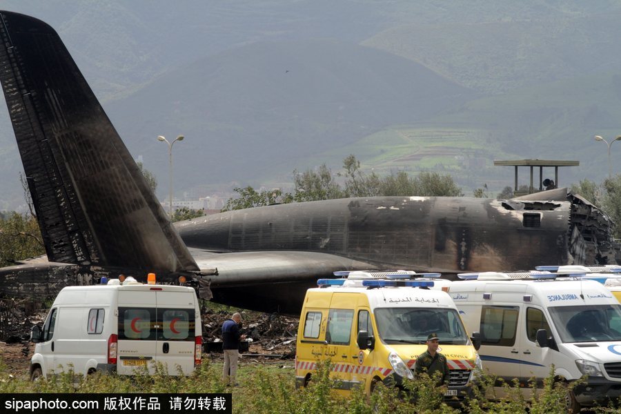 阿尔及利亚军机坠毁257人遇难 现场画面曝光