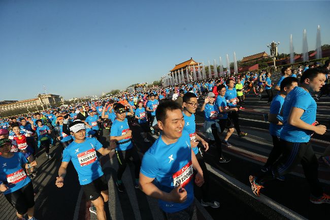 两万跑友参与2018北京国际长跑节