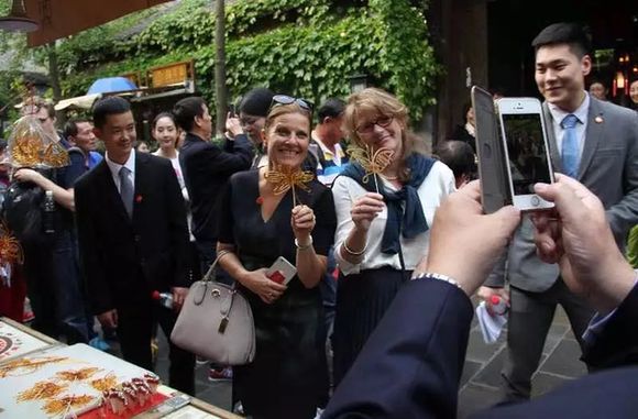 走进天府之国 尽享“巴适”四川——记外国驻港领团商会媒体代表参访四川