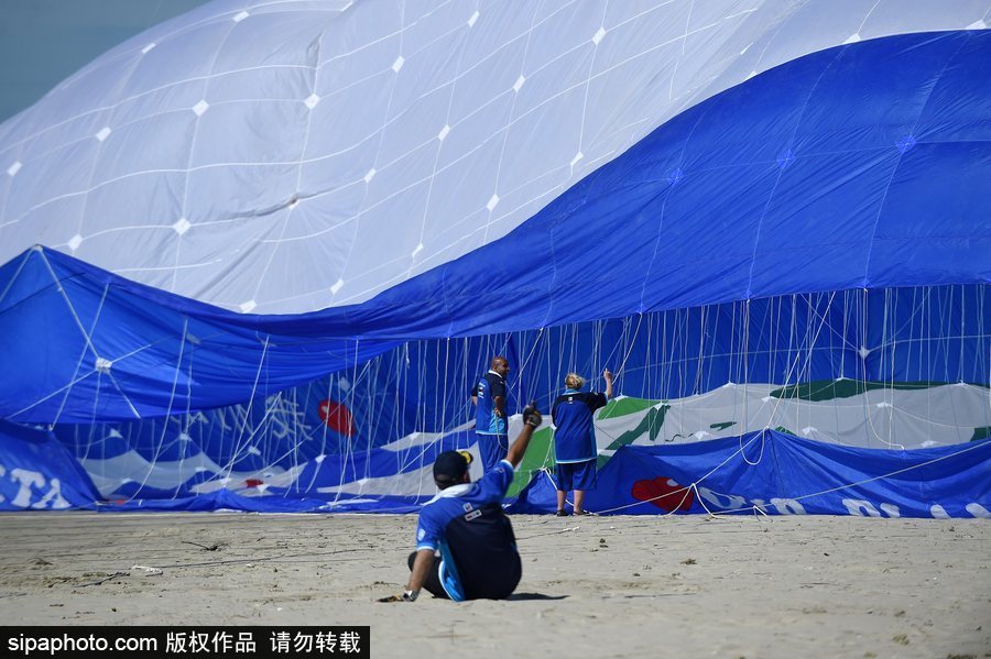 2018法国风筝节开幕 世界上最大的风筝放飞