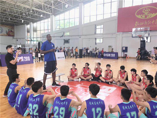 2018NBA中国赛于深圳举办启动仪式，书法家与麒麟舞助阵现场
