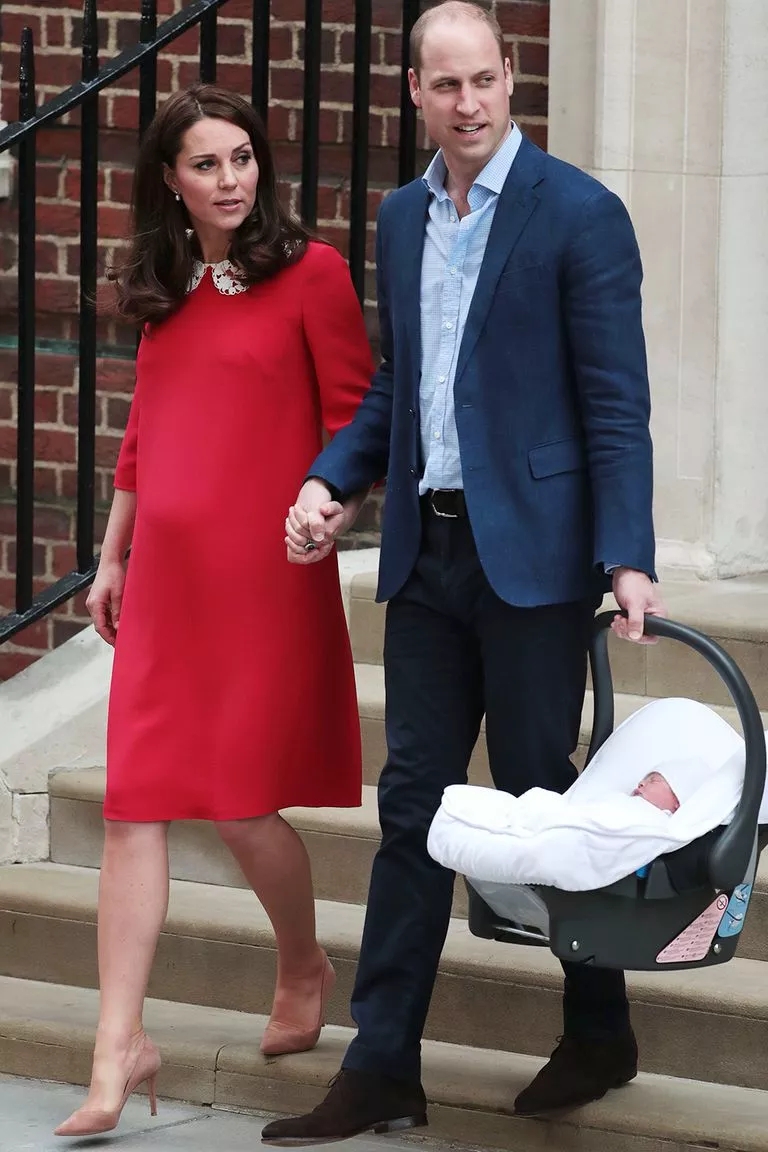 凯特王妃又生了个小王子！乔治王子一下课就去看弟弟了