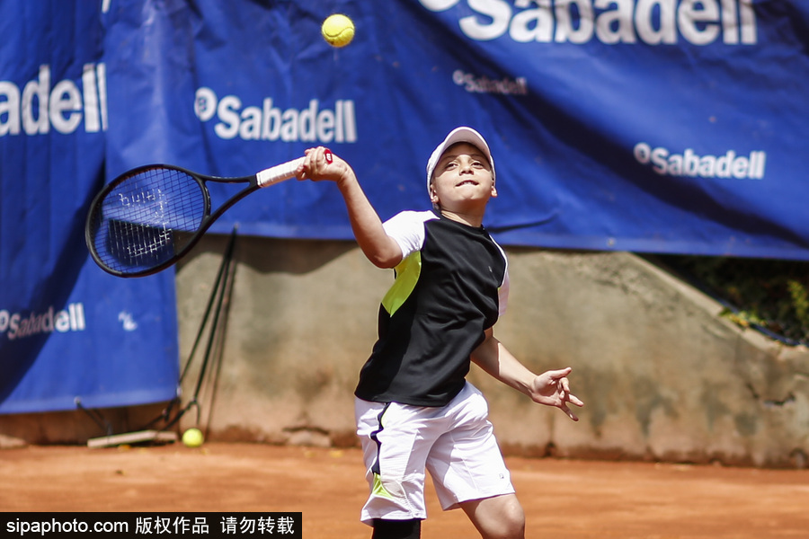 梦想成真！纳达尔与10岁癌症幸存小球迷打网球十足暖男