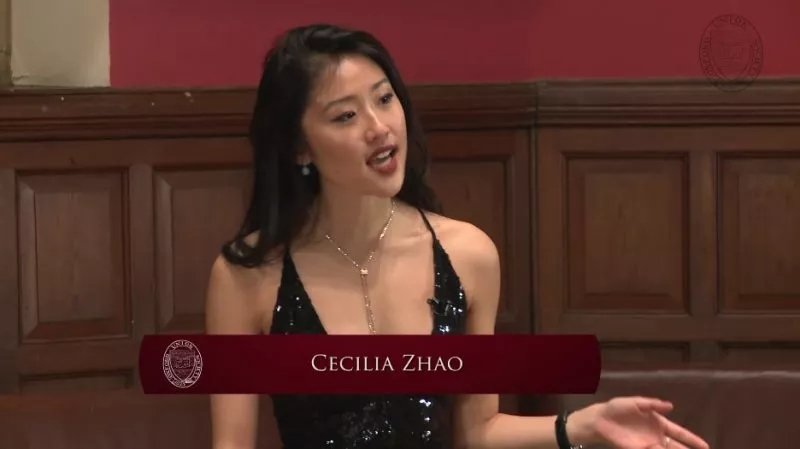 双语新闻：牛津大学华裔美女辩手火了！到底是长得好还是说得好，网友们争论很激烈啊