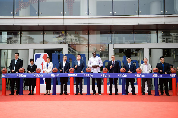 全球首座NBA中心天津武清开业，球星威尔金斯出席庆典