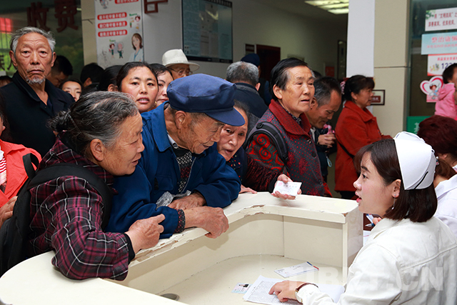 “同心·共铸中国心”医务志愿者开展义诊巡诊活动