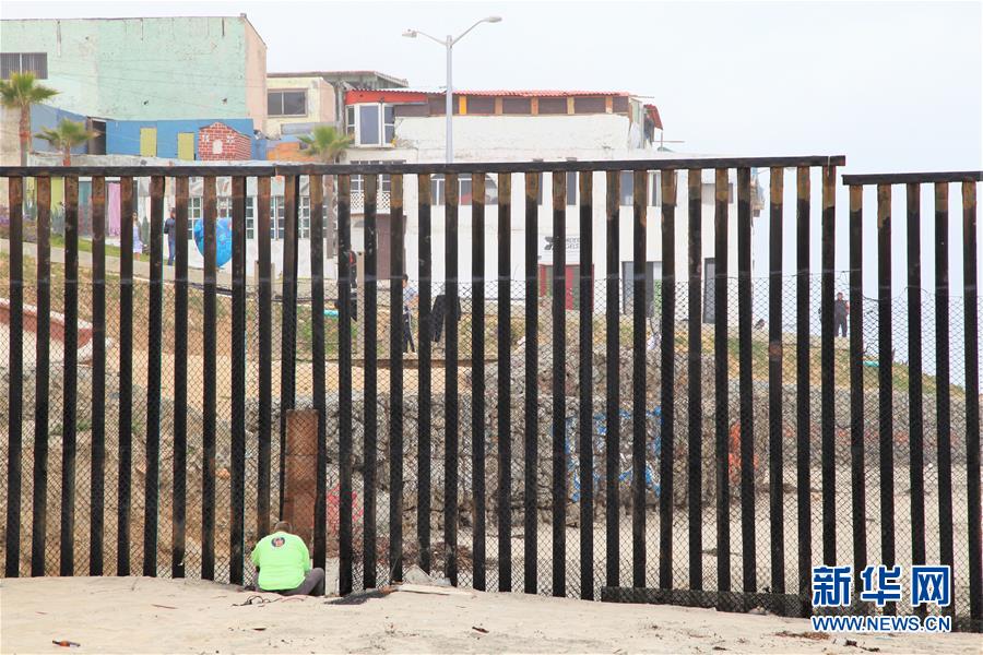 中美洲移民抵边境 美国政府“严阵以待”