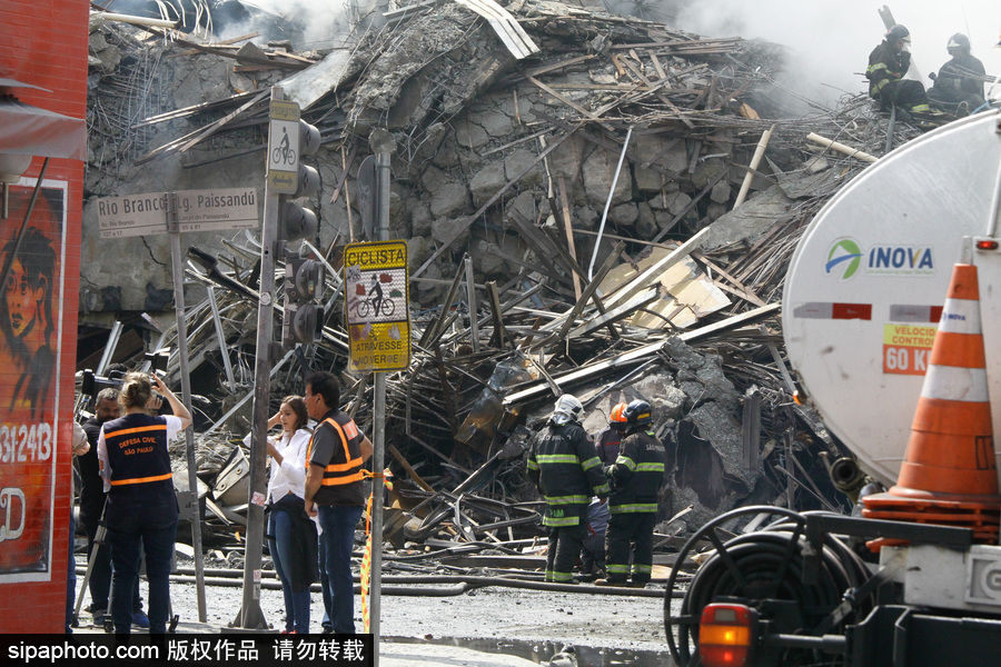 巴西圣保罗市中心24层楼建筑倒塌 至少4人失踪