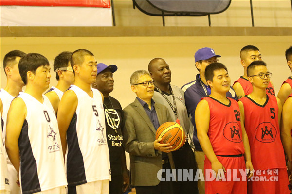 王学政参赞出席肯尼亚华人华侨篮球赛开幕式并为比赛开球