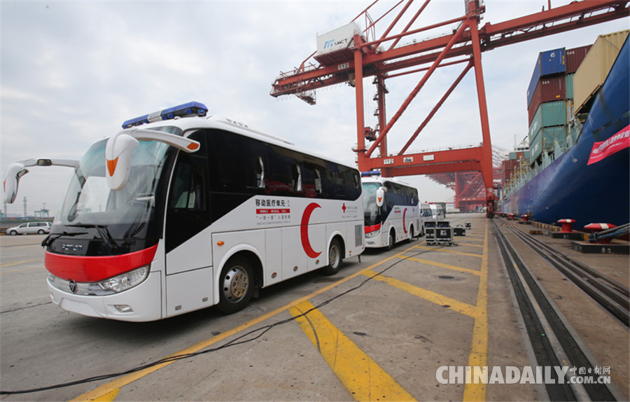 中国红十字会首批援助叙利亚人道救援设备在上海启运