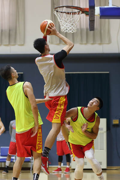 中国男篮集训队蓝队举行公开训练课