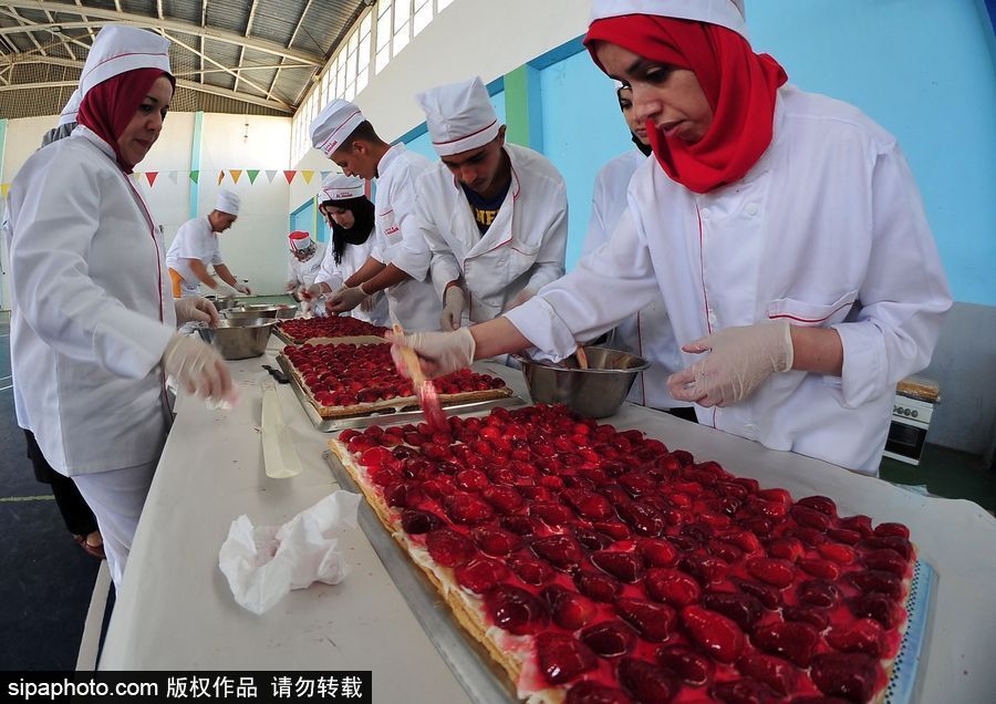 阿尔及利亚诞生世界最大草莓派 高达47.79米宽3米