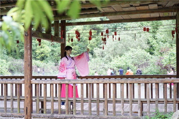 新版“桃花源记”酉阳上演百家重点网媒记者全都玩嗨了
