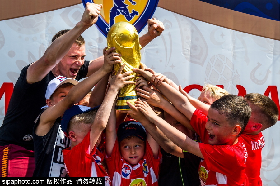 迷你版来预热？俄罗斯举行儿童足球世界杯比拼激烈