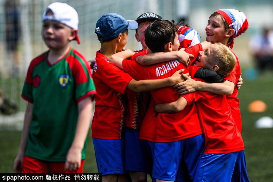 迷你版来预热？俄罗斯举行儿童足球世界杯比拼激烈
