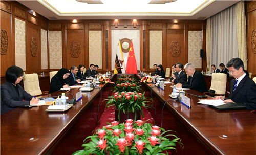 王毅同文莱外交与贸易部第二部长艾瑞万举行会谈