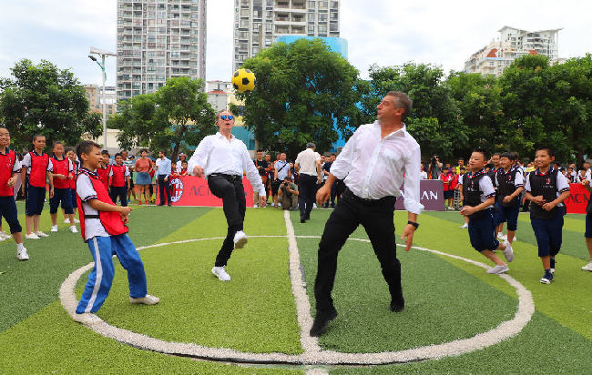 三亚启动AC米兰校园足球公益活动 助力中国少儿足球发展计划