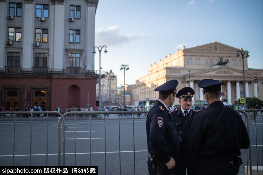 莫斯科街头布满巡逻士兵 确保赛事安全