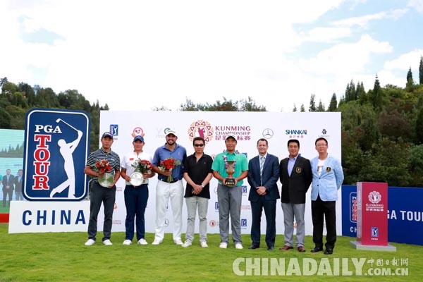 高尔夫美巡系列赛中国选手杨慕天凭外卡参赛绝杀夺职业首冠