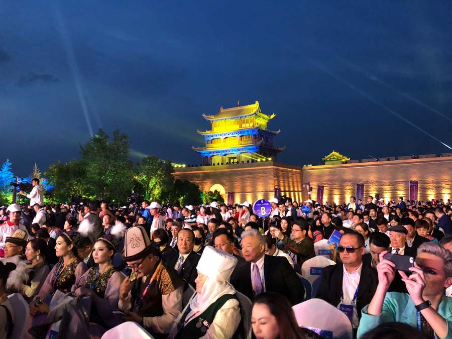 第八届敦煌行·丝绸之路国际旅游节在甘肃嘉峪关隆重开幕