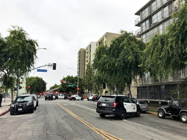 加州消防队调查中遭袭击 一死两伤