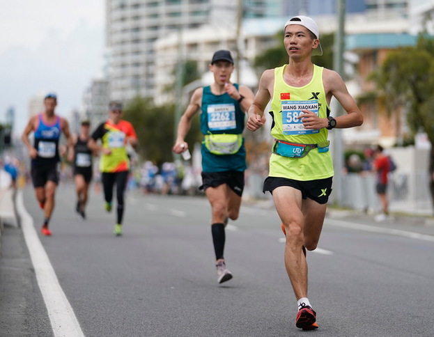 中国跑者闪耀澳大利亚黄金海岸马拉松