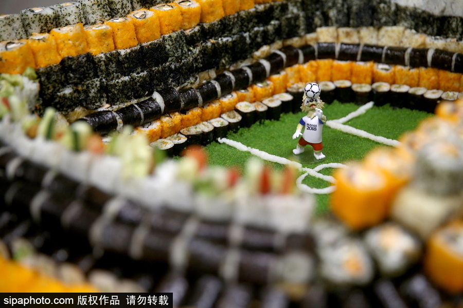 俄罗斯一餐厅推出“吃货”球场 6000个寿司打造助阵战斗民族