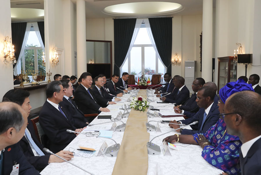 习近平同塞内加尔总统萨勒举行会谈