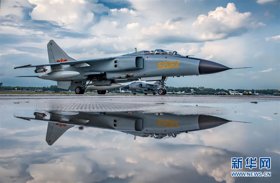 中国空军参加“国际军事比赛-2018”的五型战机和空降兵分队抵达俄罗斯