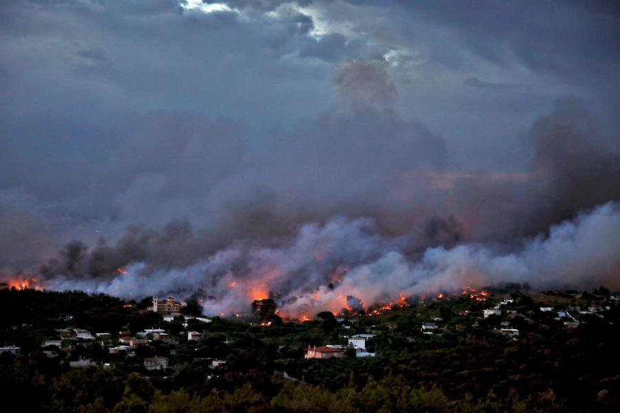 希腊雅典周边突发山火 至少49人丧生