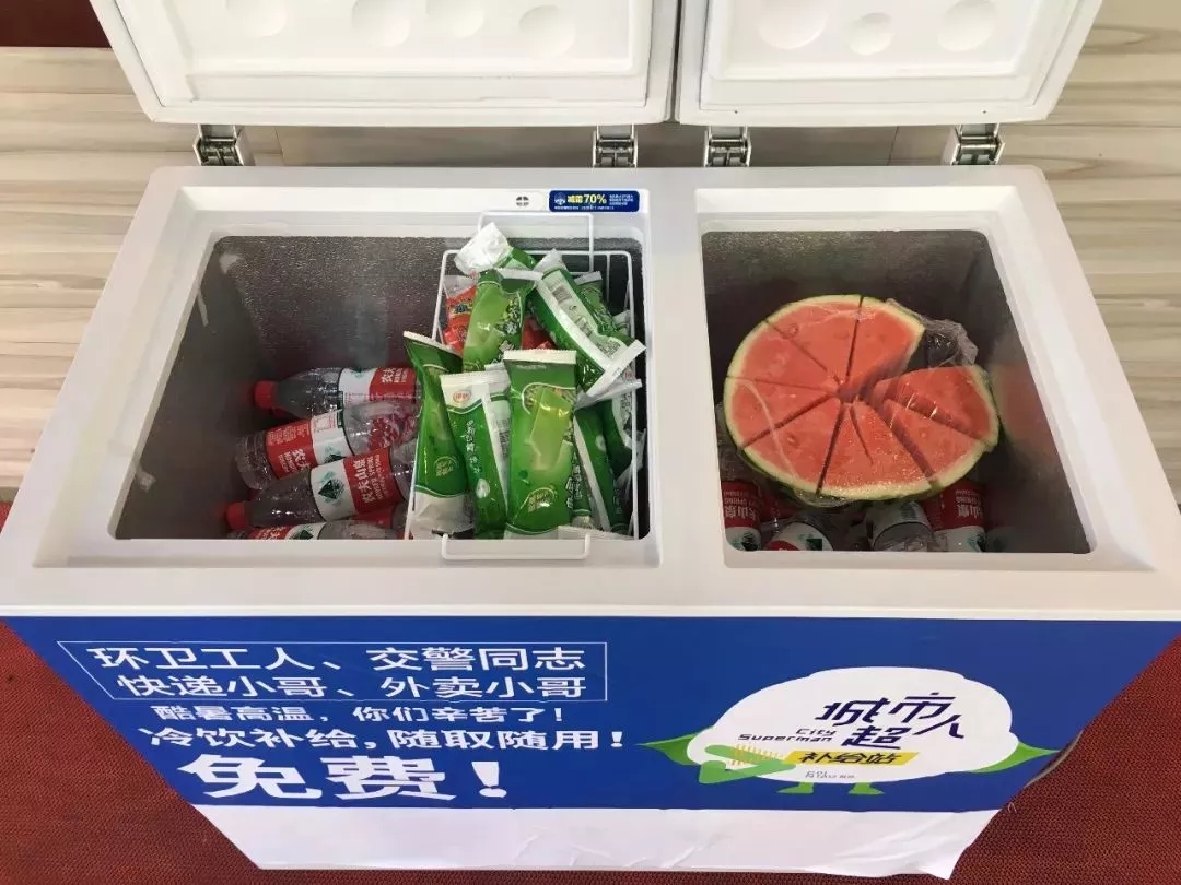 无人看管的冷饮柜放在39°高温的杭州街头，没想到是这样的结果！