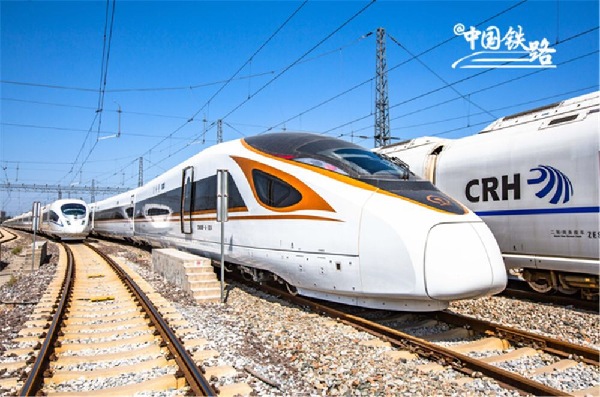 8月8日起京津城际铁路实施新的列车运行图 复兴号动车组实现时速350公里运行