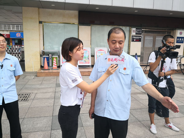 <SPAN>执行法官现场确认被扣押车辆信息</SPAN>