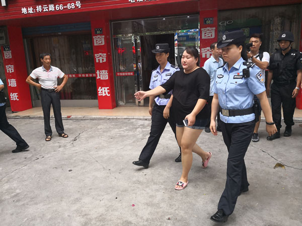 <SPAN>执行法将胡某玲拘传至法院调查</SPAN>
