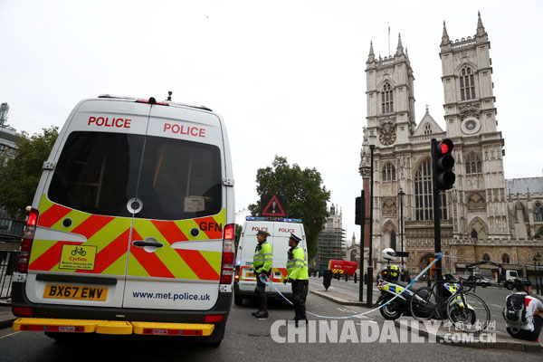突发：英国警方定性议会大厦撞人事件为恐袭