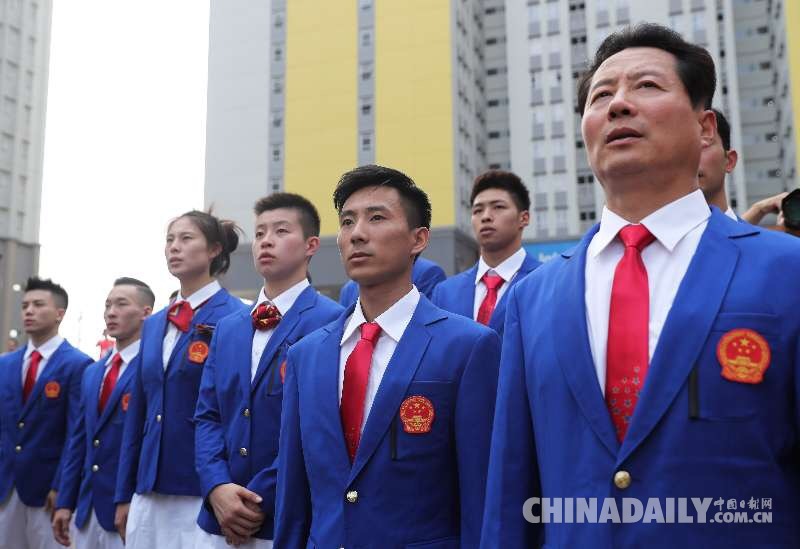 中国体育代表团在雅加达亚运村举行升旗仪式