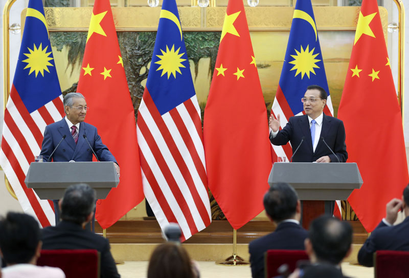 李克强与马来西亚总理马哈蒂尔共同会见记者