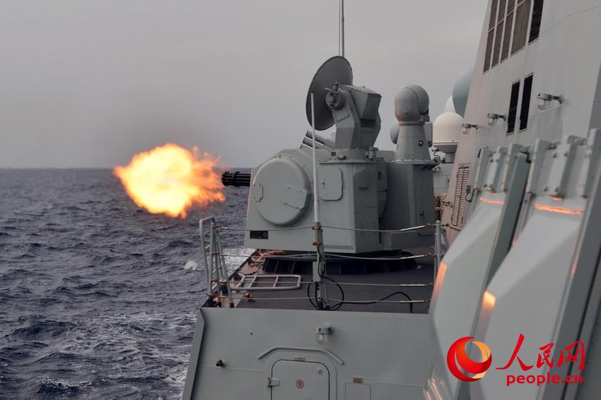 高清：海军第三十批护航编队组织实弹射击训练