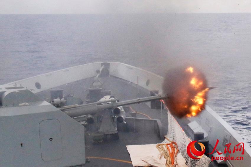 高清：海军第三十批护航编队组织实弹射击训练