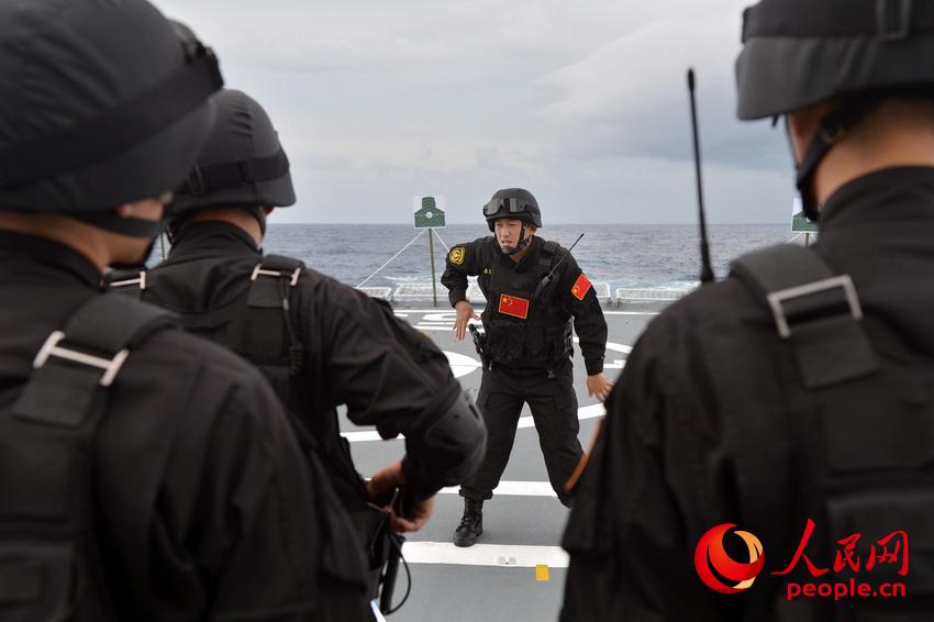 高清：海军第三十批护航编队组织实弹射击训练