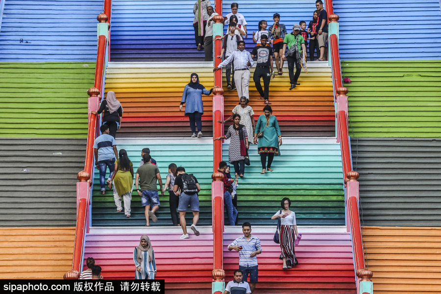 又一“网红”拍照打卡处！马来西亚吉隆坡彩虹楼梯成地标性景点