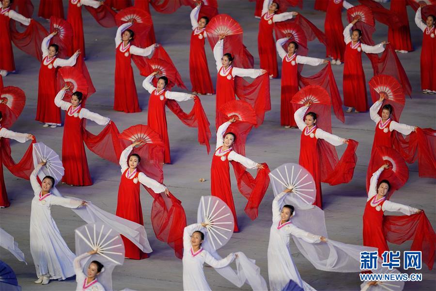 朝鲜举行大型团体操“辉煌的祖国”