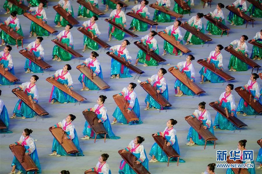 朝鲜举行大型团体操“辉煌的祖国”