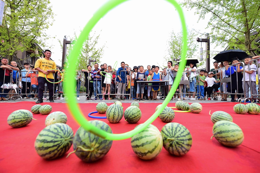 贵州丹寨：趣味“西瓜节”欢乐度周末