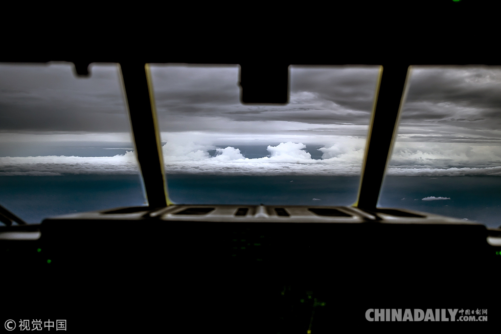 “佛罗伦萨”飓风将登陆美国 飞行员风暴边缘拍下震撼画面