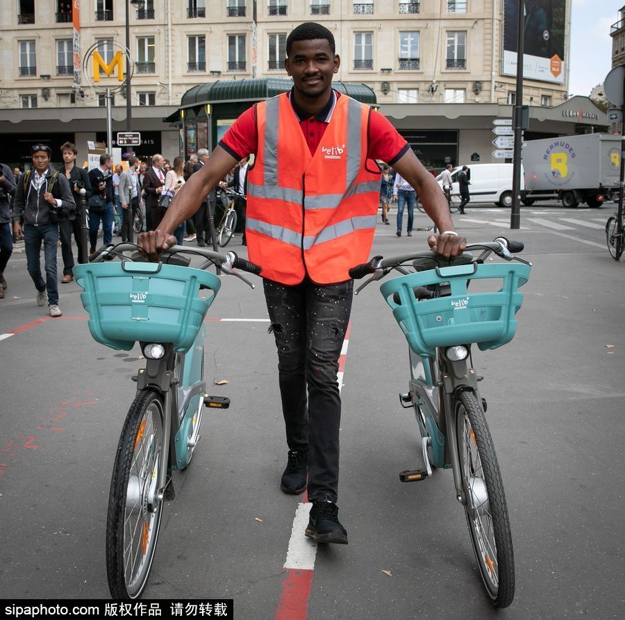 法国巴黎：自行车城市共享计划启动